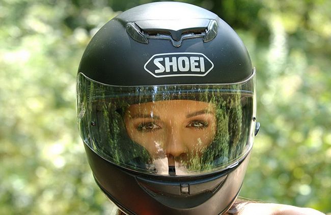 Можно ли ездить без шлема на мотоцикле и мотороллере