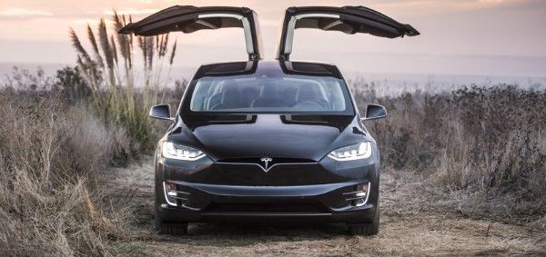 Позиции Tesla слабеют по мере развития Lucid Motors