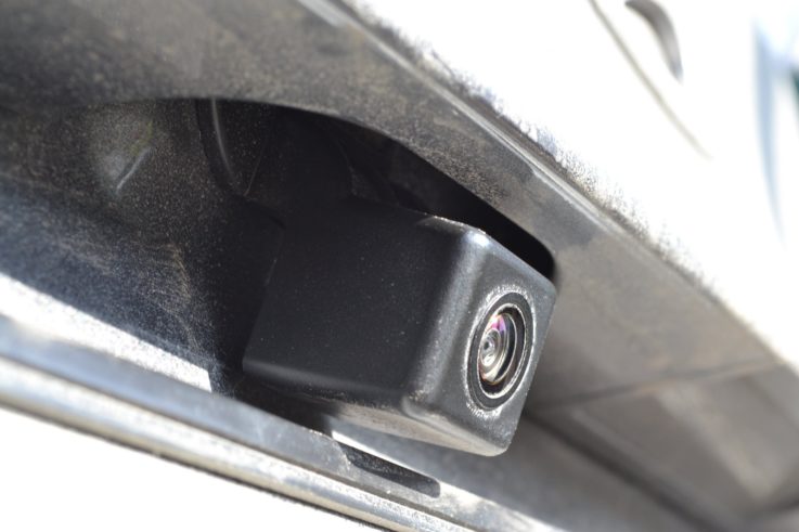 Как подключить камеру заднего вида на автомобиль: подробная инструкция и советы